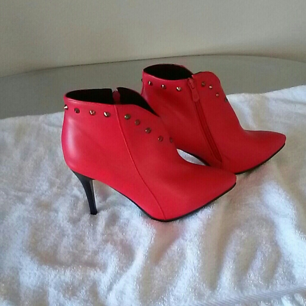 RED BOOTS